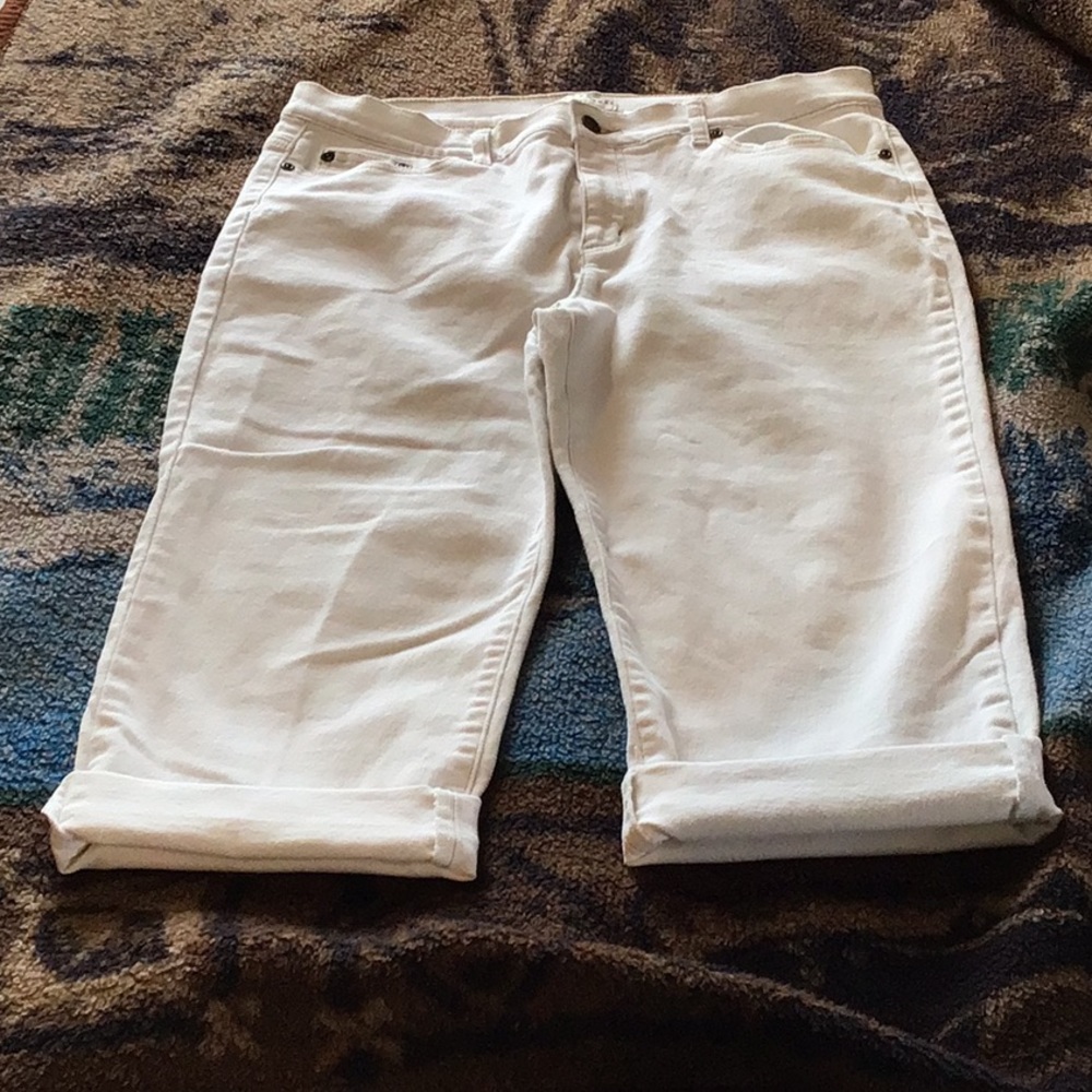 Ladies white capris Crazy Horse by Liz Claiborne